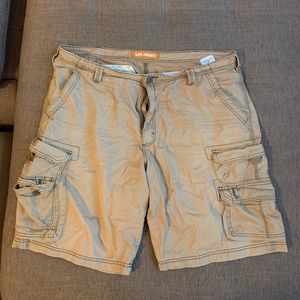 2 PAIRS LEE AND AMERICAN EAGLE SIZE 40 AND 38